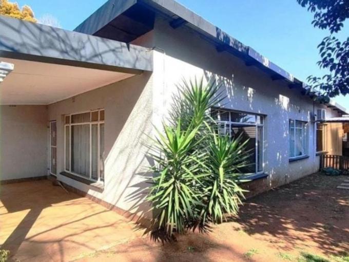 4 Bedroom House for Sale For Sale in Verwoerdpark - MR704514