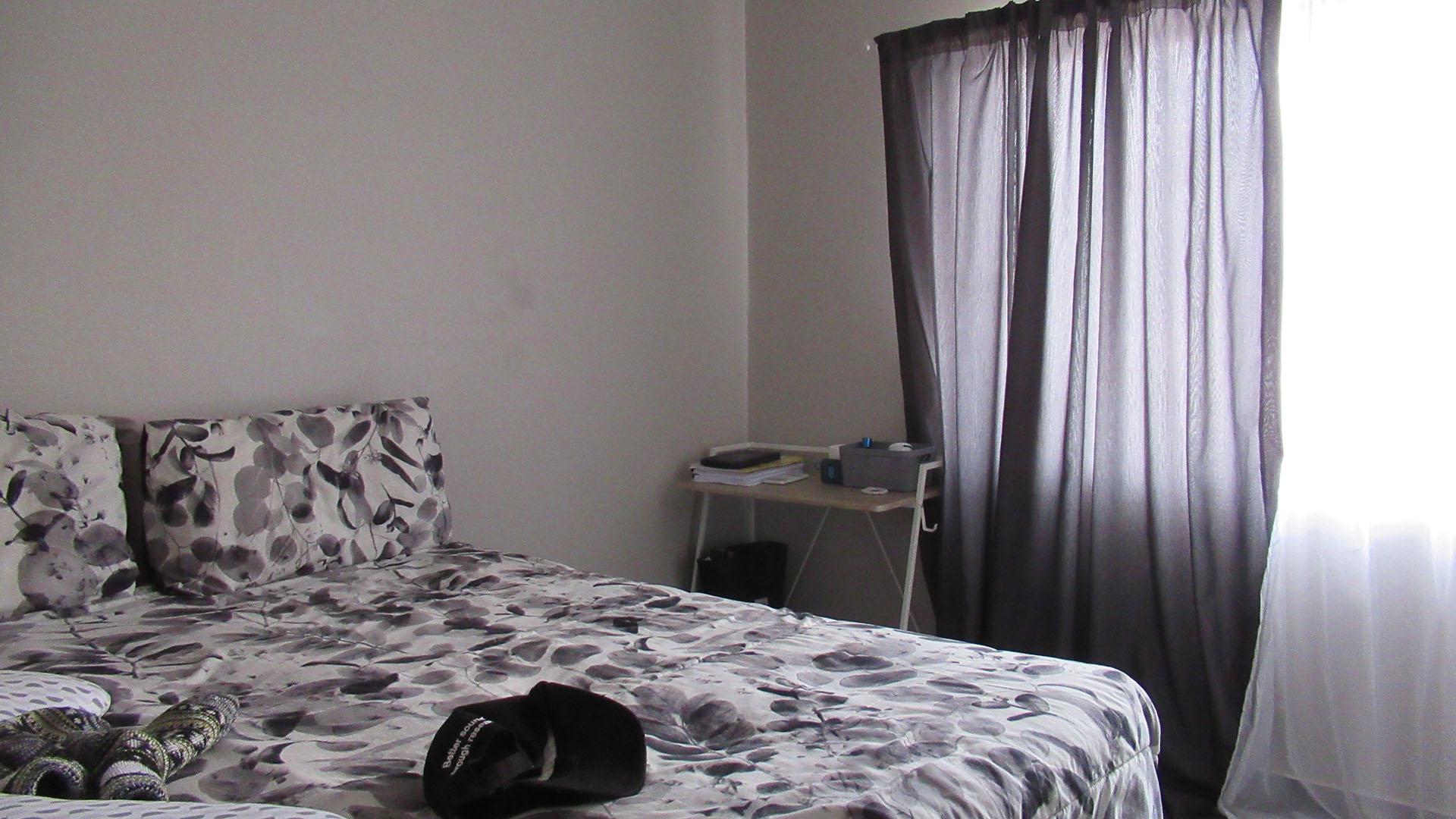 Bed Room 1 - 16 square meters of property in Grand Central