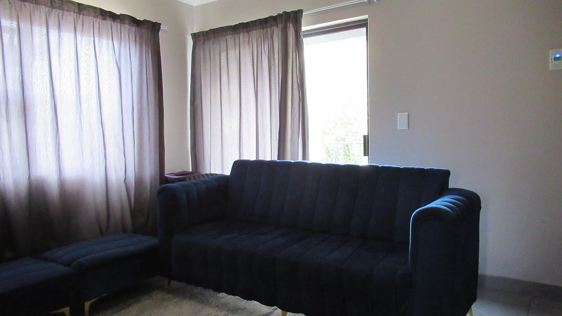 Lounges - 15 square meters of property in Grand Central