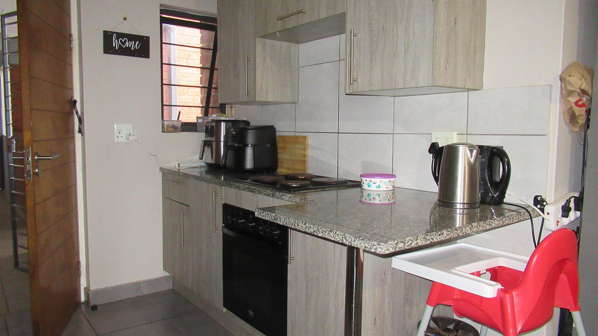 Kitchen - 7 square meters of property in Grand Central