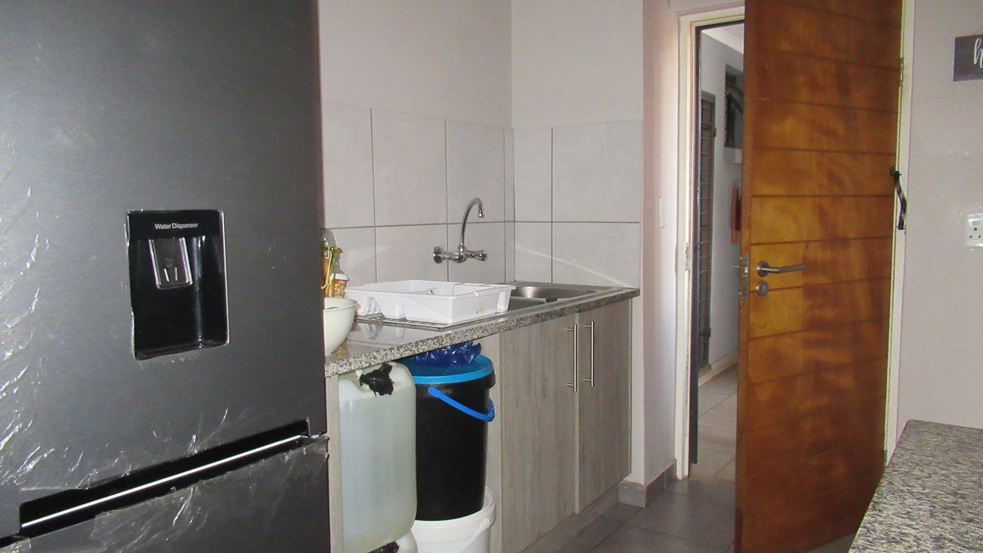 Kitchen - 7 square meters of property in Grand Central