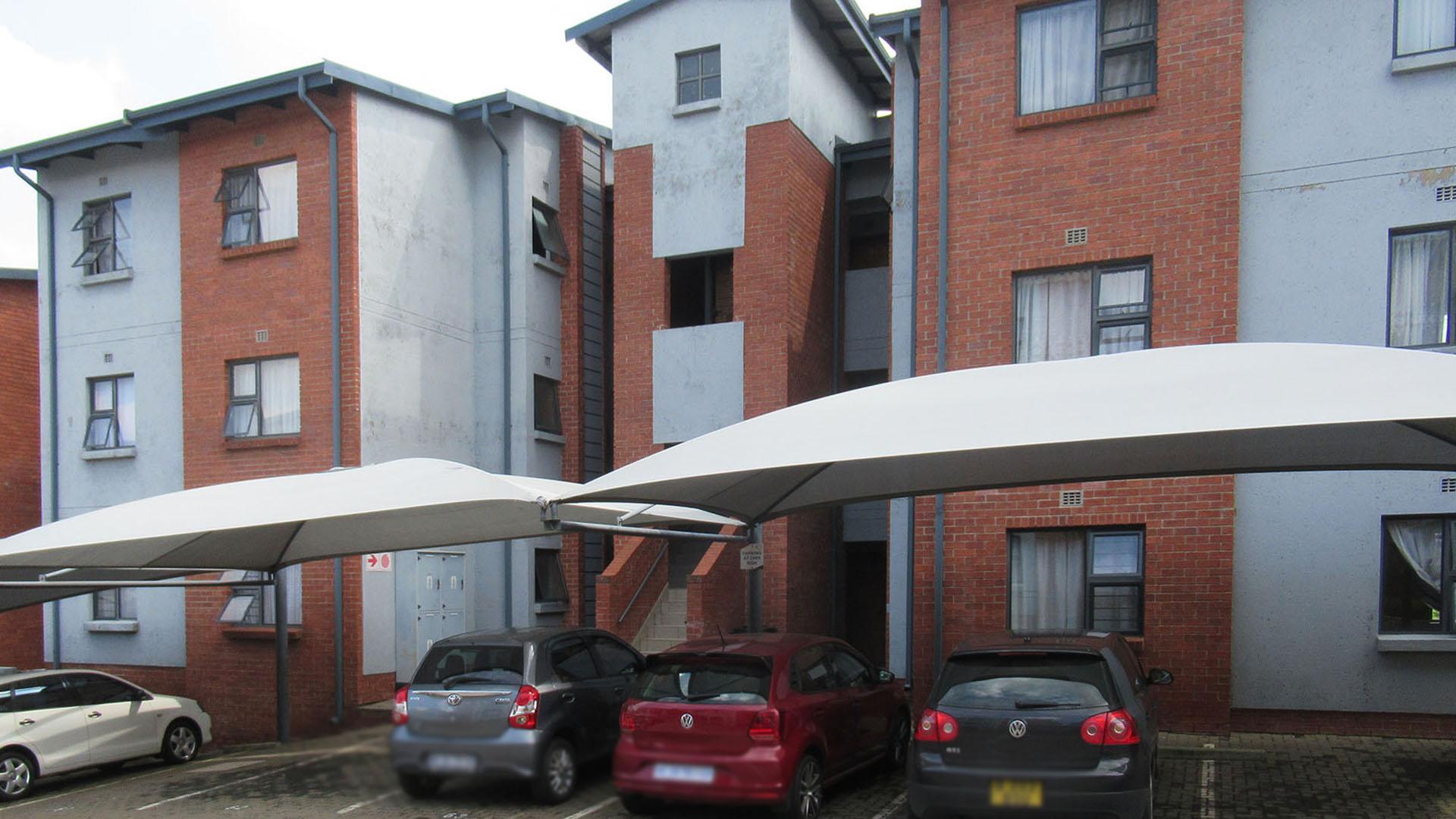 Front View of property in Grand Central