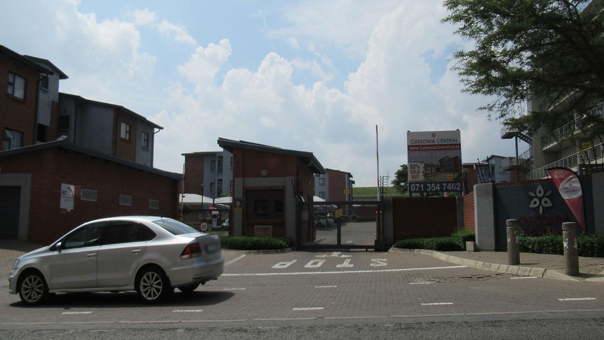 Front View of property in Grand Central