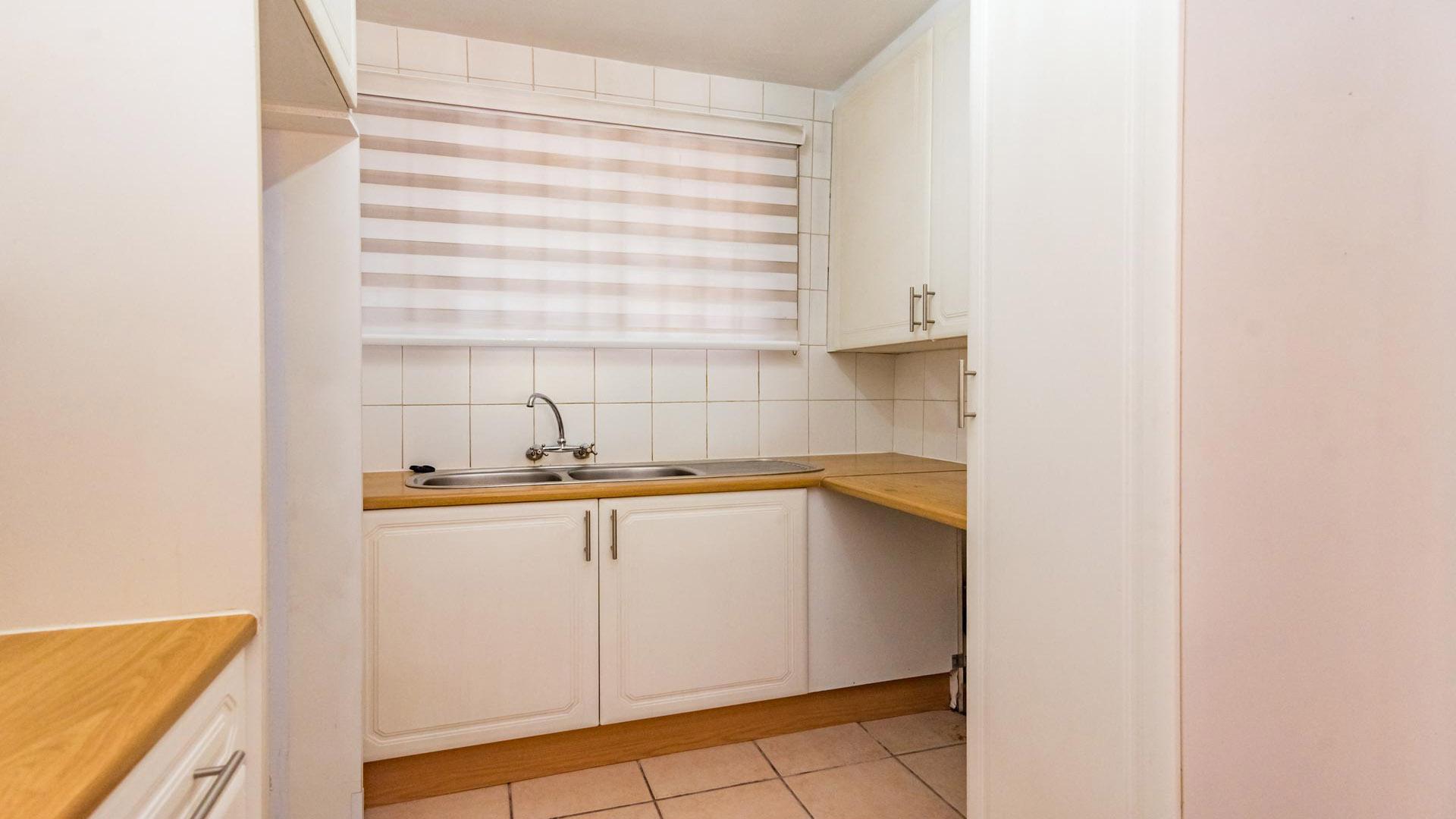 Kitchen of property in Wendywood