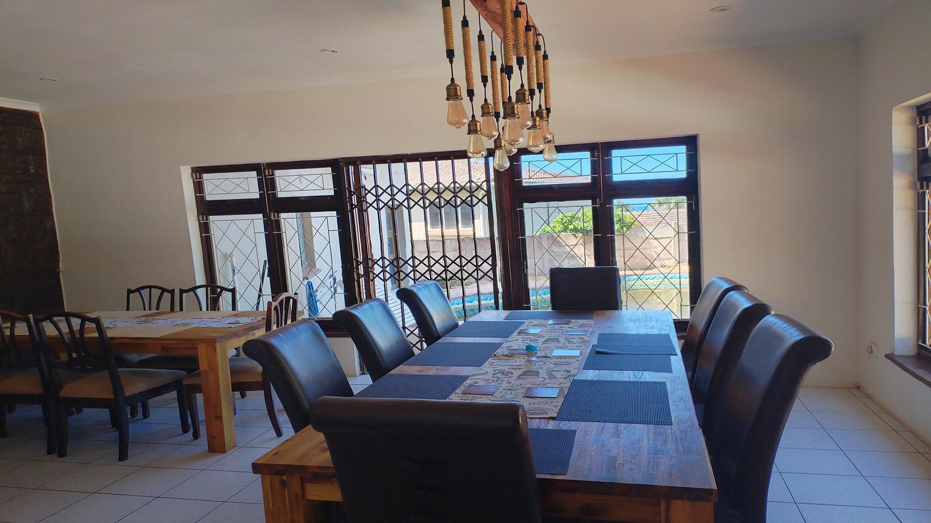 Dining Room of property in Amanzimtoti 