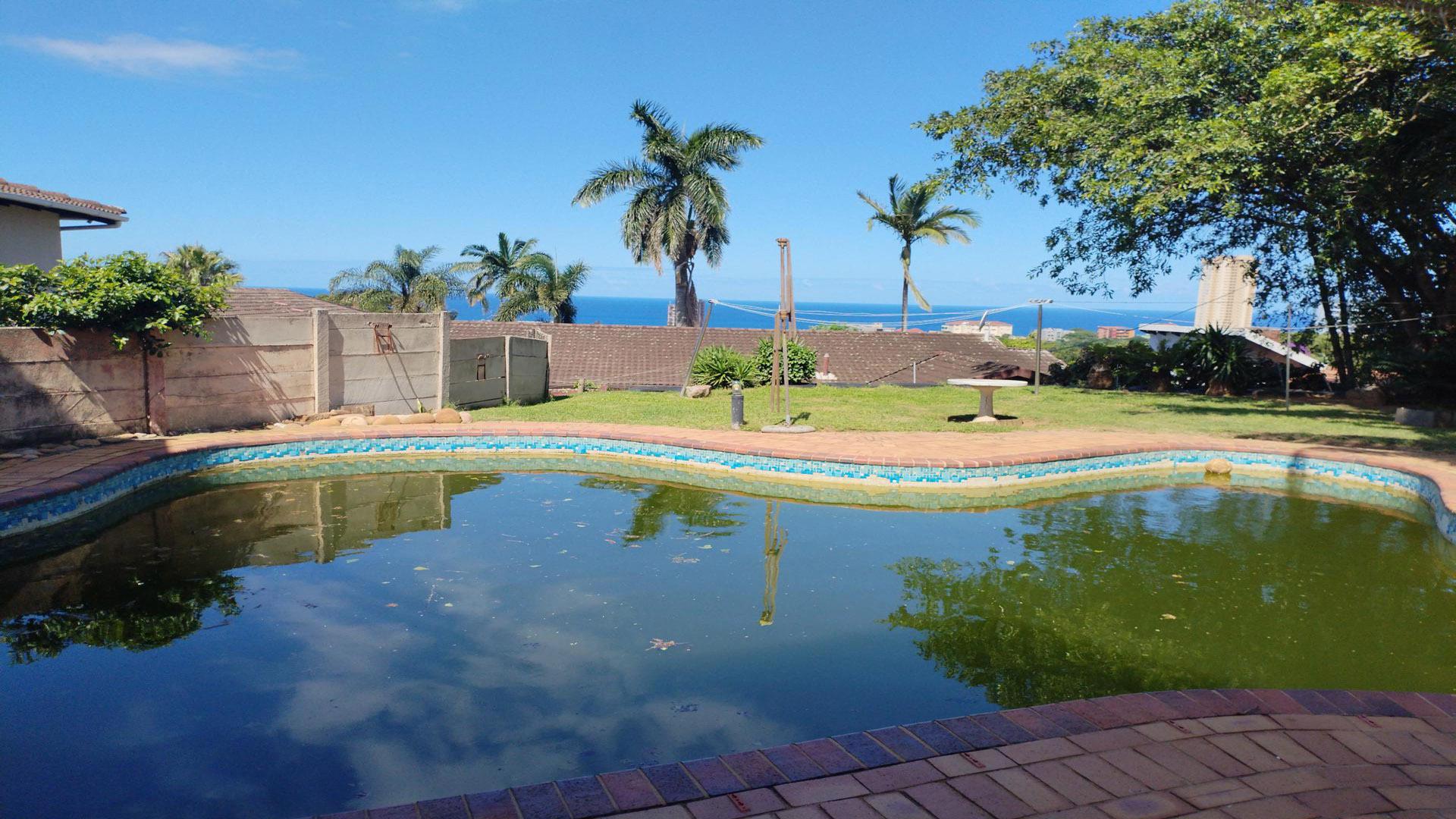 Swimming Pool of property in Amanzimtoti 