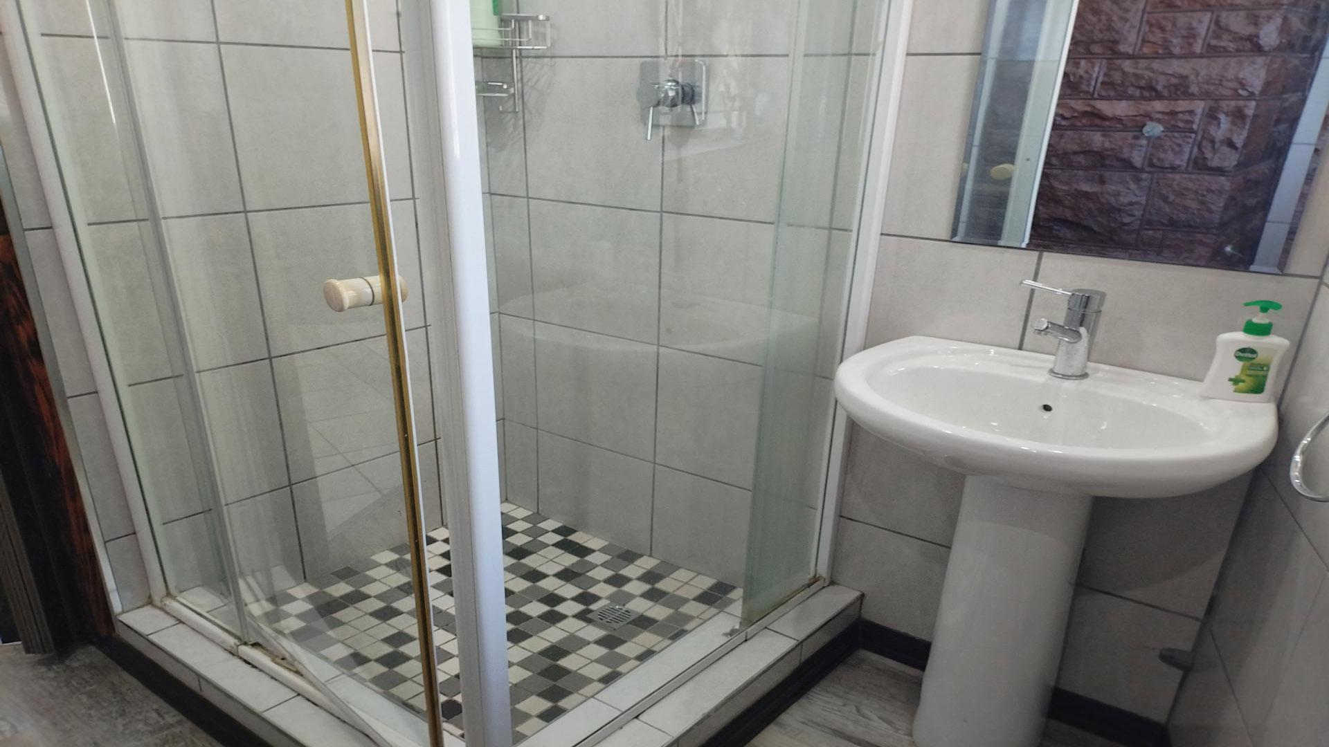 Bathroom 2 of property in Amanzimtoti 