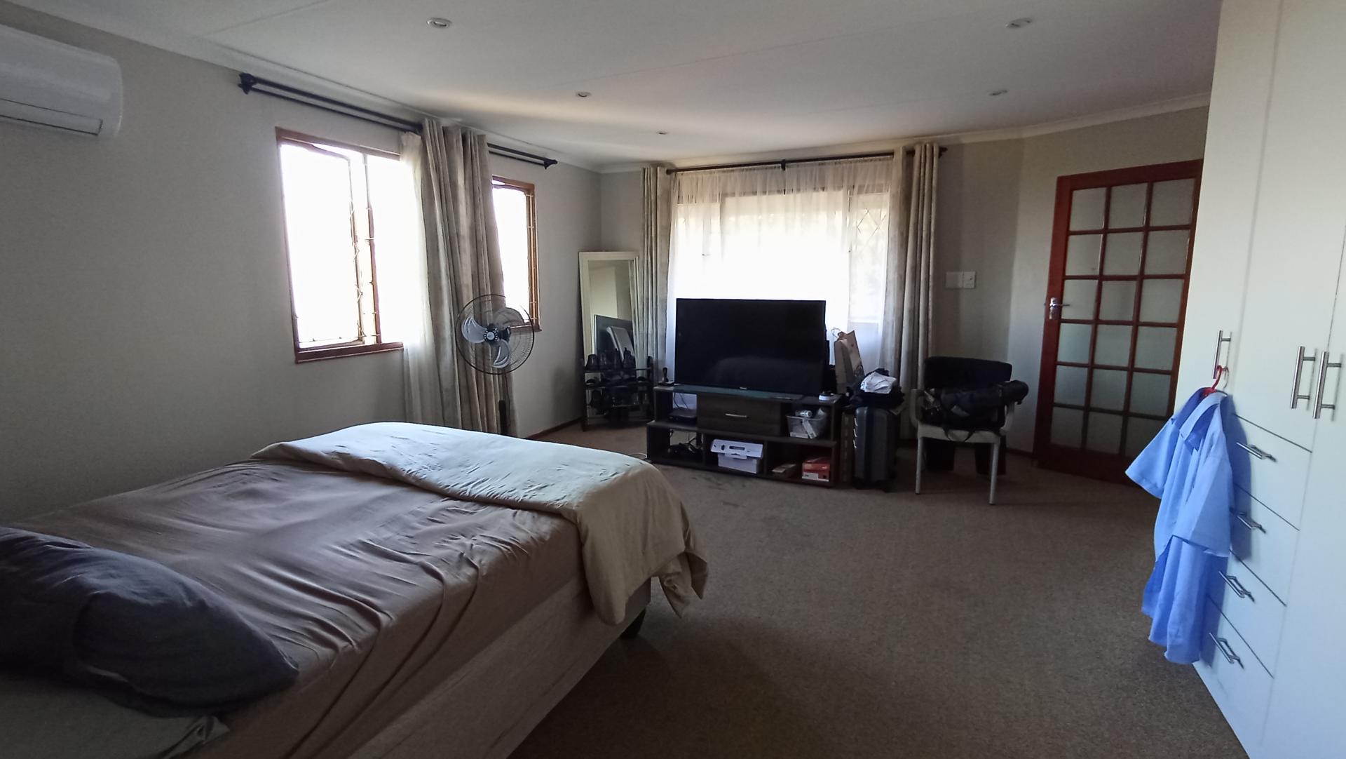 Bed Room 3 of property in Amanzimtoti 