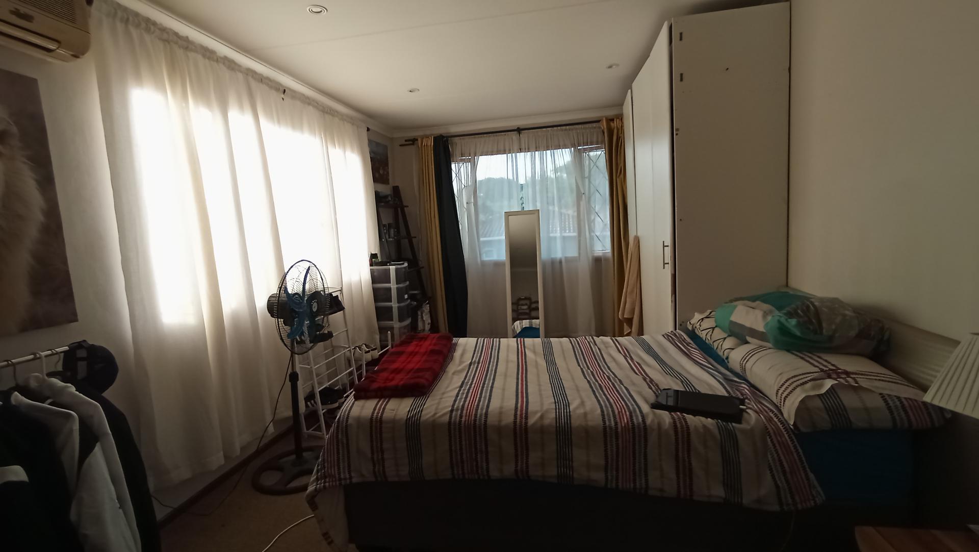 Bed Room 4 of property in Amanzimtoti 