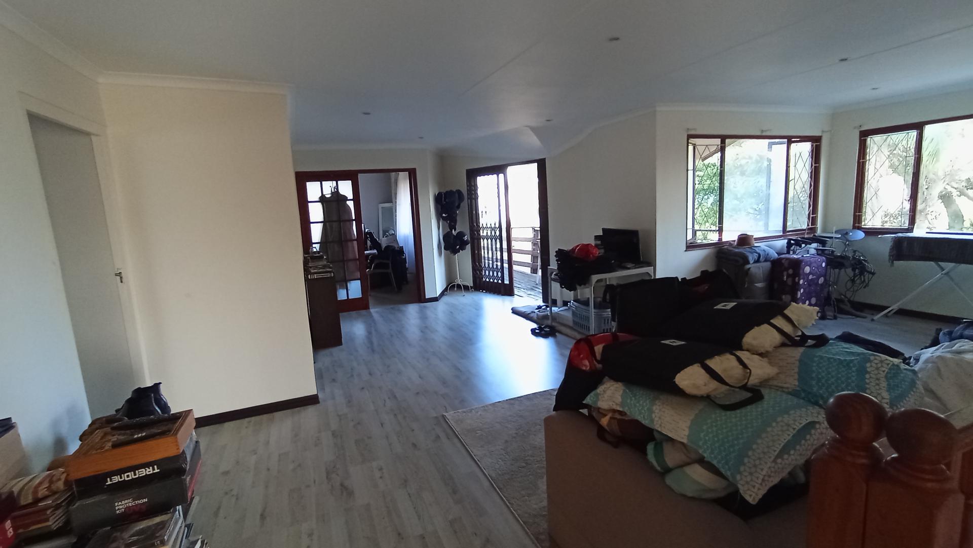 Lounges of property in Amanzimtoti 