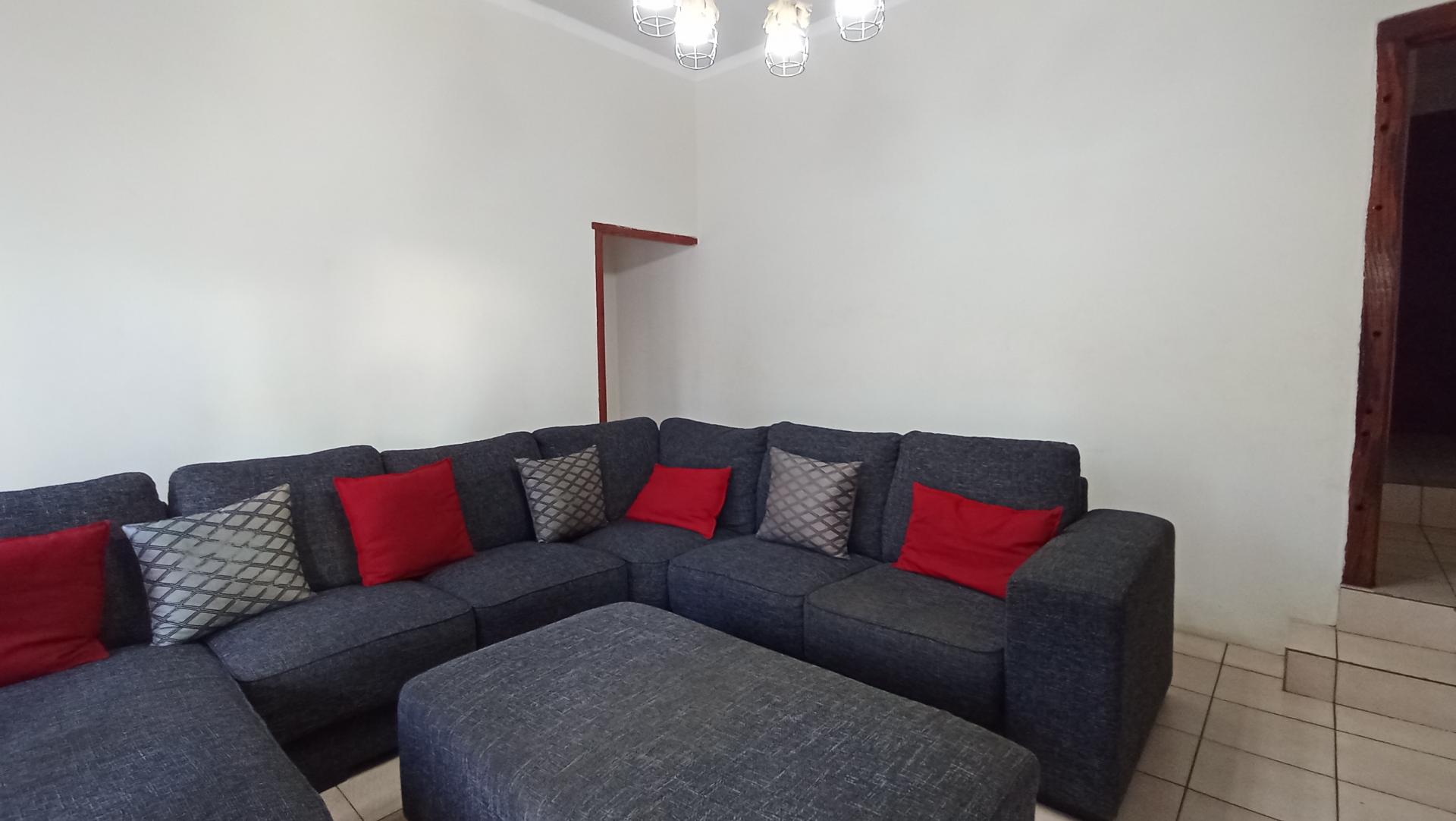 Dining Room of property in Amanzimtoti 