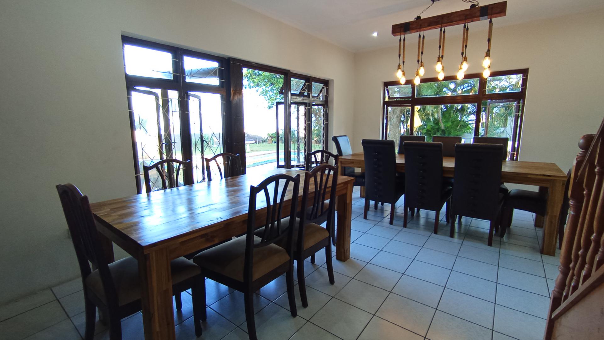 Lounges of property in Amanzimtoti 