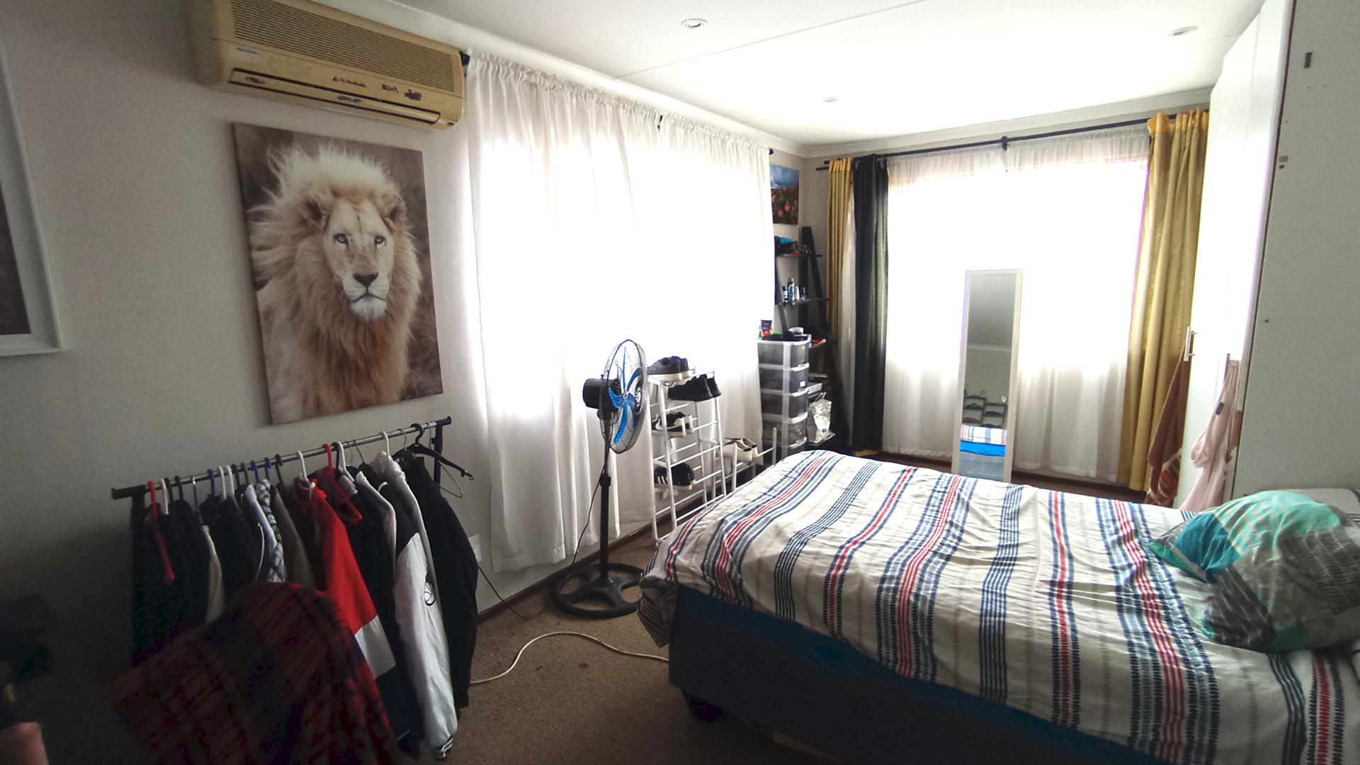 Bed Room 4 - 15 square meters of property in Amanzimtoti 