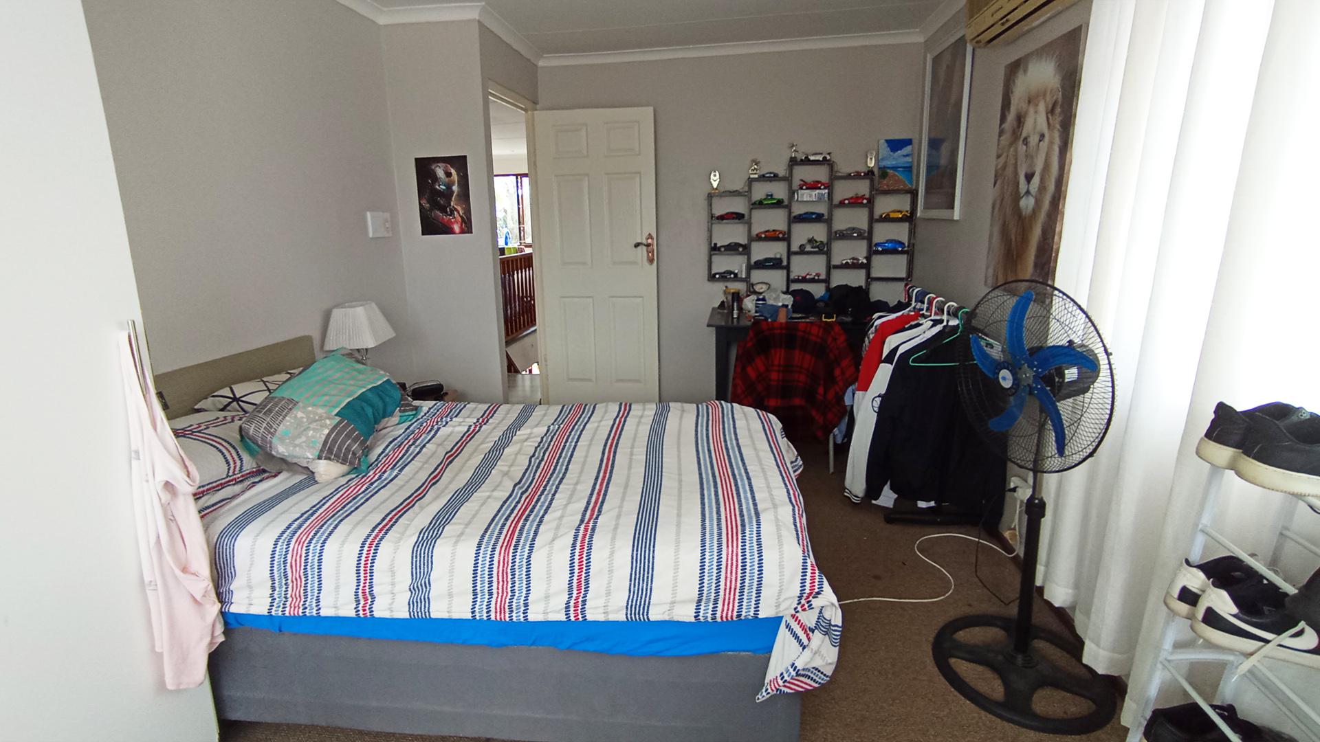 Bed Room 4 - 15 square meters of property in Amanzimtoti 