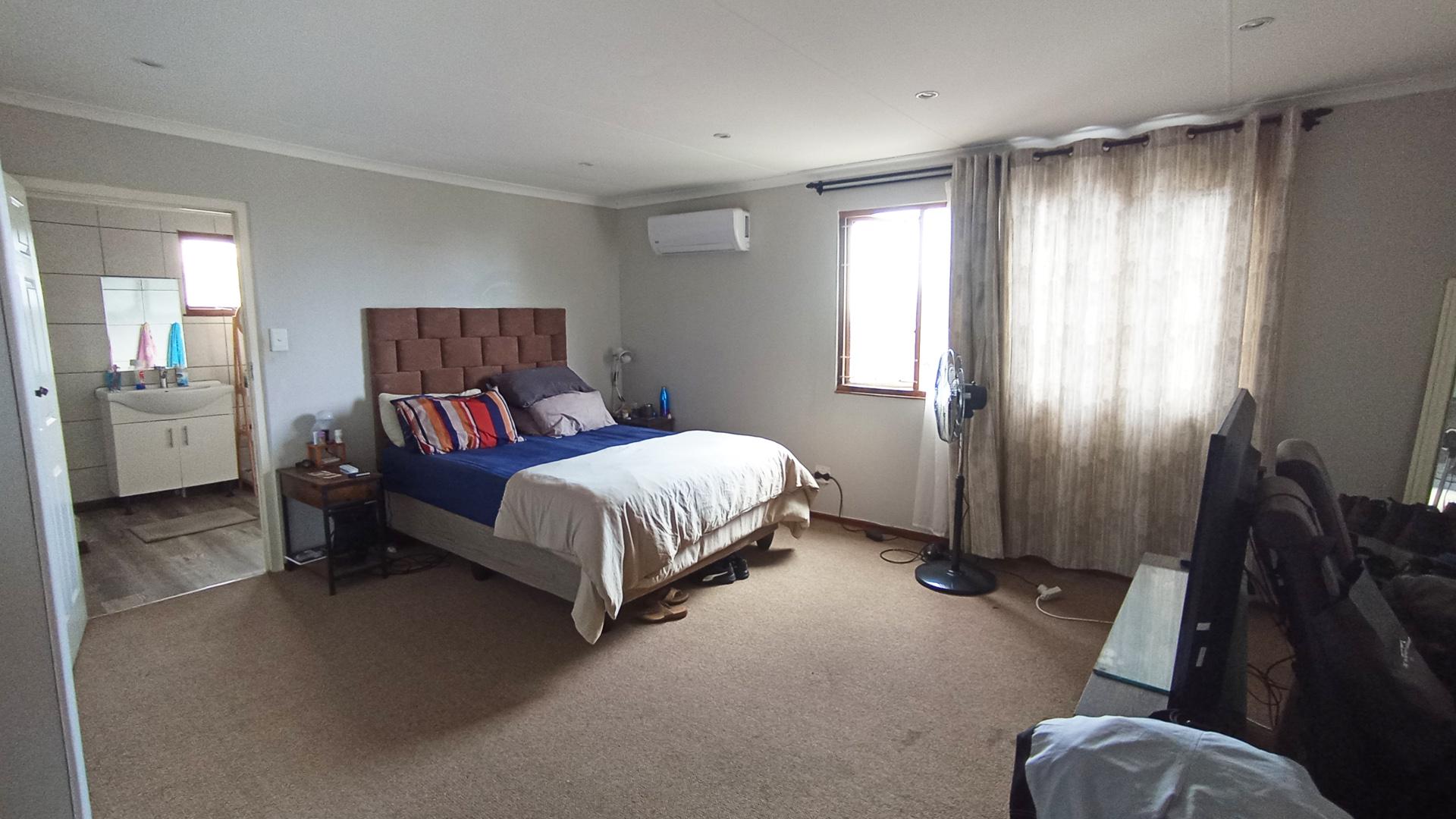 Main Bedroom - 51 square meters of property in Amanzimtoti 
