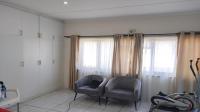 Bed Room 5+ of property in Amanzimtoti 