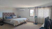 Bed Room 1 of property in Amanzimtoti 