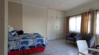 Bed Room 5+ of property in Amanzimtoti 