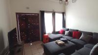 Lounges - 16 square meters of property in Amanzimtoti 