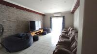 TV Room - 17 square meters of property in Amanzimtoti 