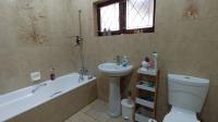 Bathroom 1 - 5 square meters of property in Amanzimtoti 