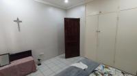 Bed Room 1 - 14 square meters of property in Amanzimtoti 