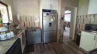 Kitchen - 22 square meters of property in Amanzimtoti 