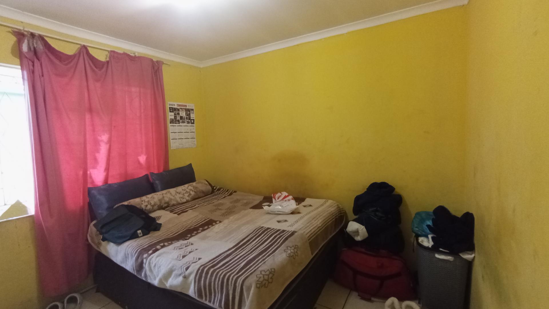 Bed Room 1 - 10 square meters of property in Pietermaritzburg (KZN)