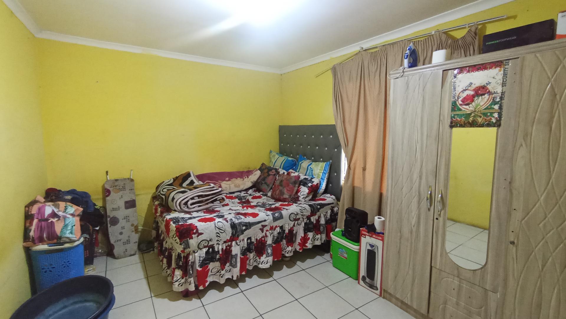 Bed Room 2 - 13 square meters of property in Pietermaritzburg (KZN)