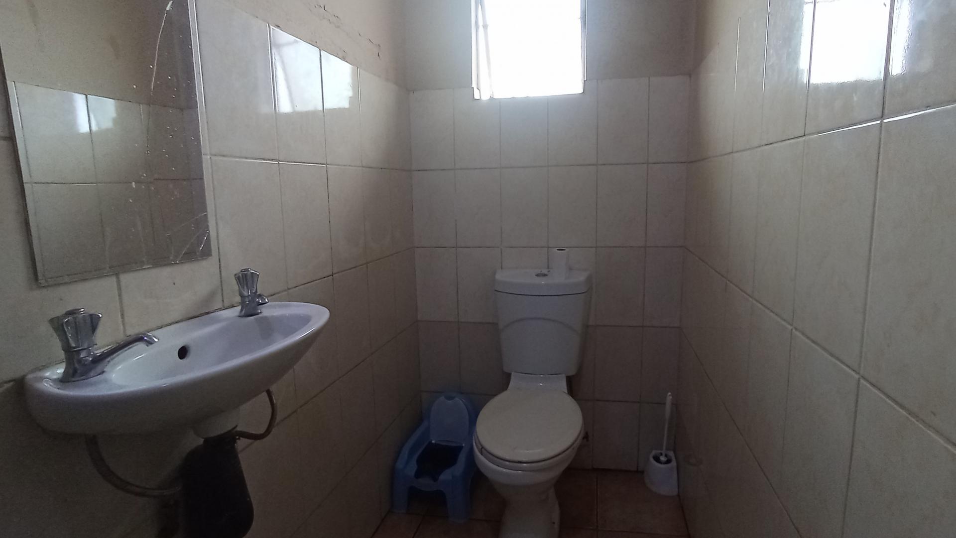 Main Bathroom - 5 square meters of property in Pietermaritzburg (KZN)