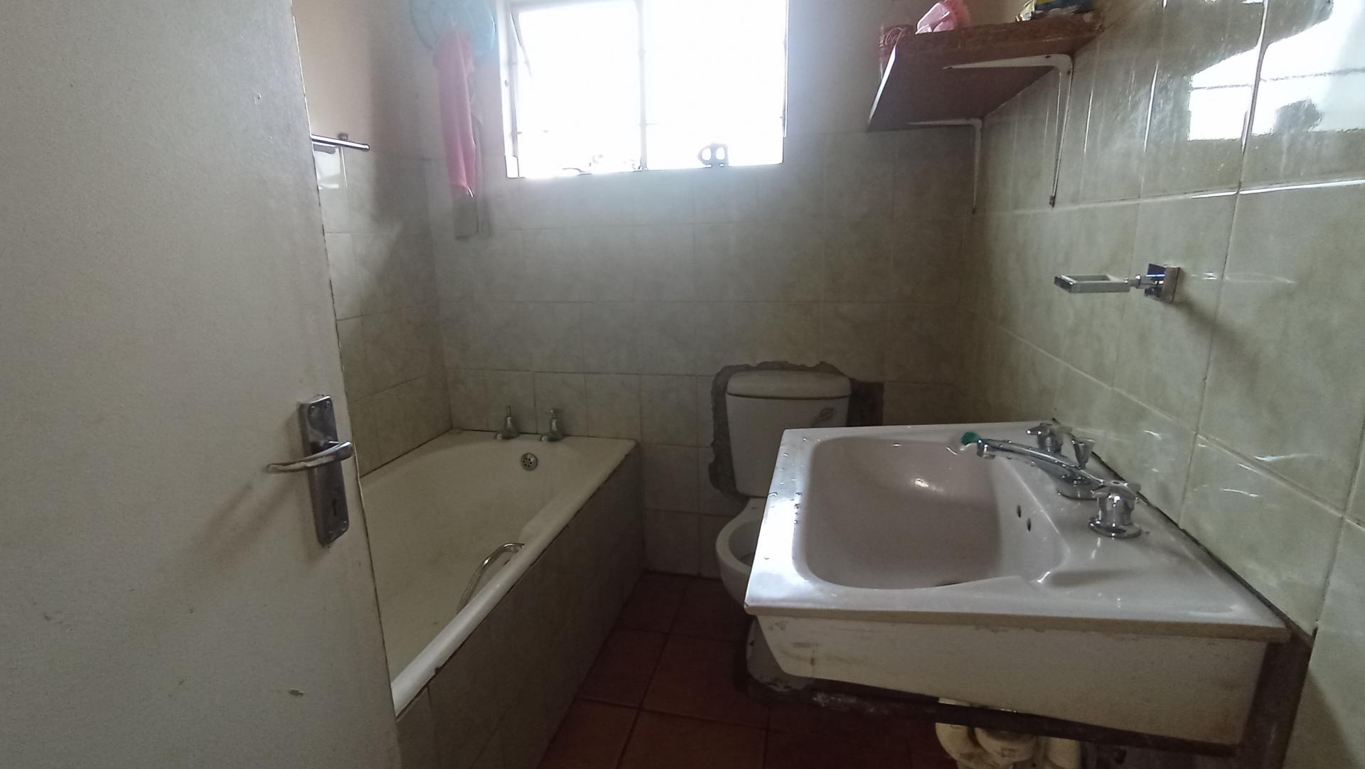 Bathroom 1 - 4 square meters of property in Pietermaritzburg (KZN)
