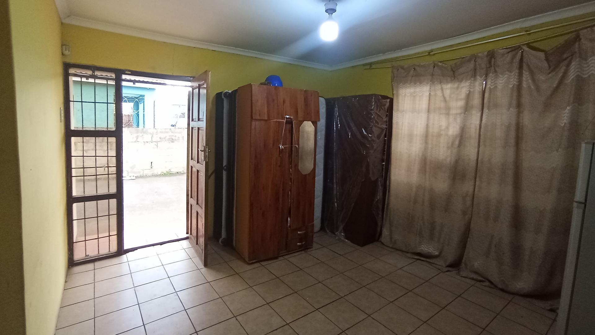 Lounges - 22 square meters of property in Pietermaritzburg (KZN)