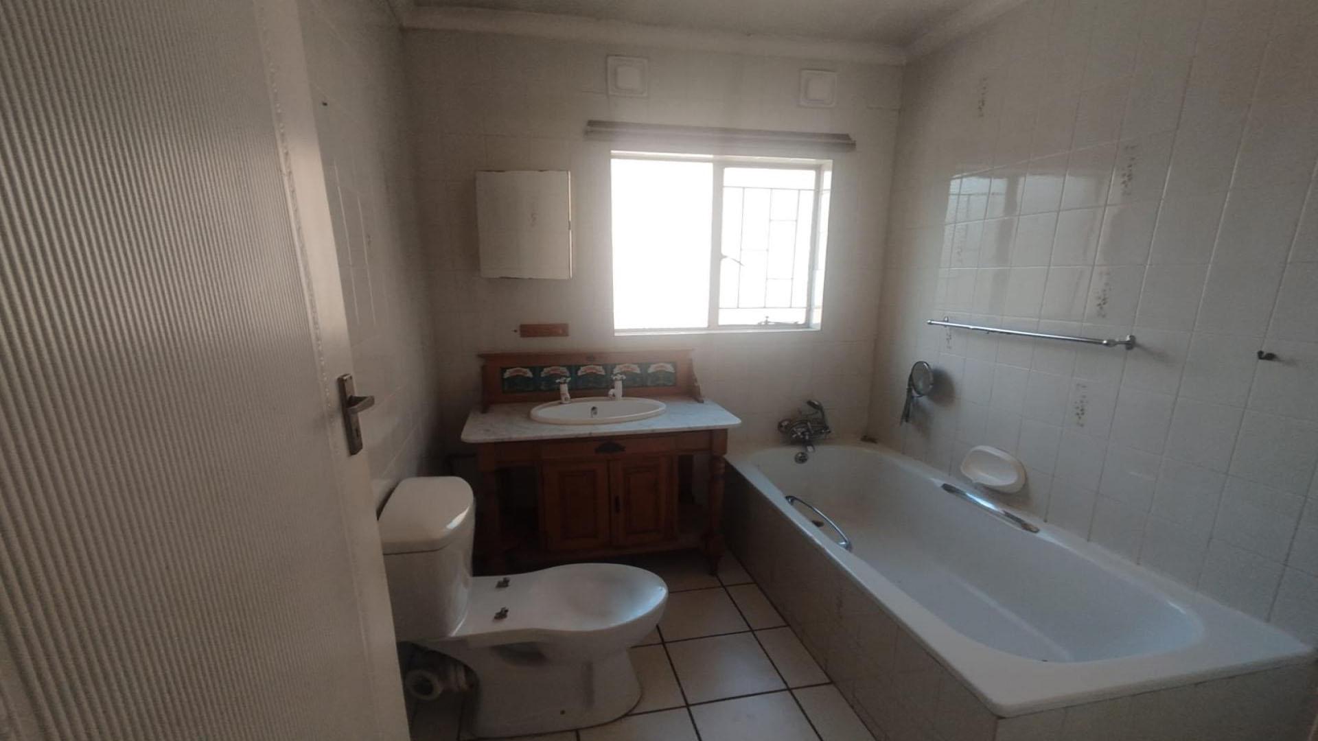 Bathroom 1 of property in Vereeniging