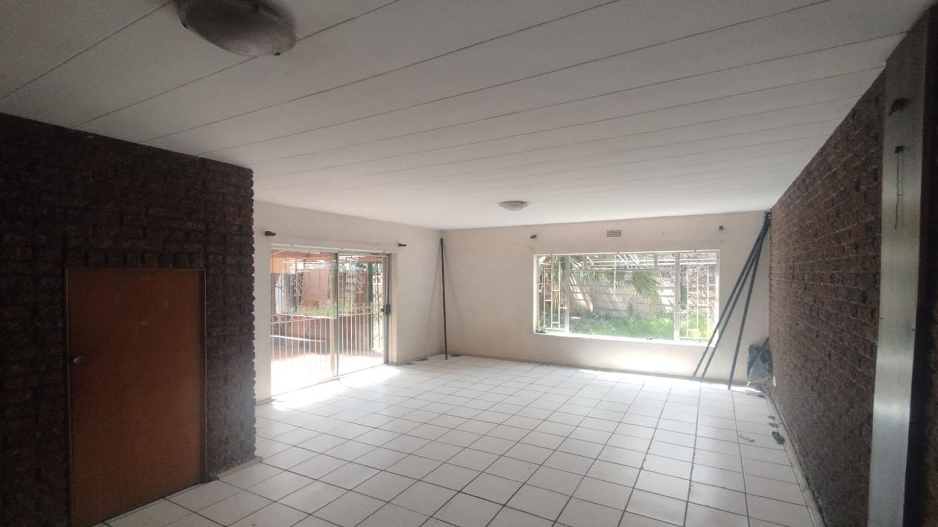 Lounges of property in Vereeniging