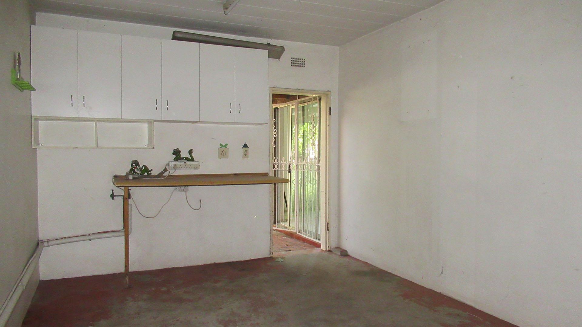 Garage - 26 square meters of property in Vereeniging