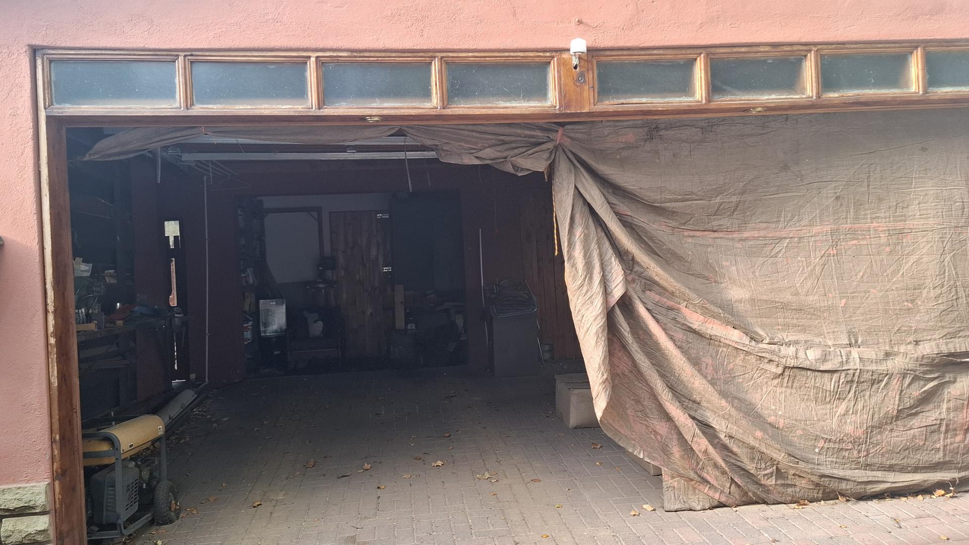 Garage of property in Ficksburg