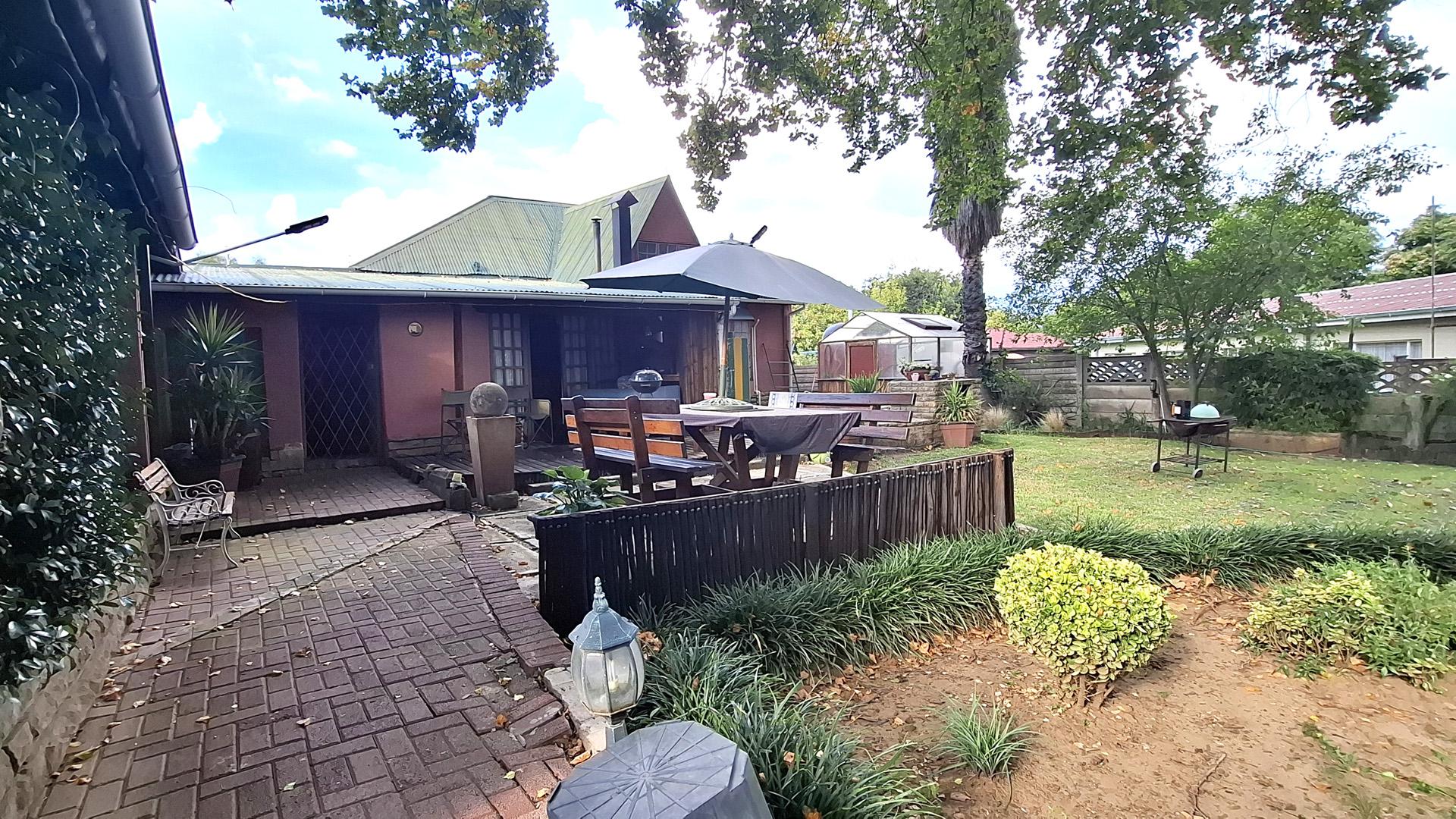 Front View of property in Ficksburg