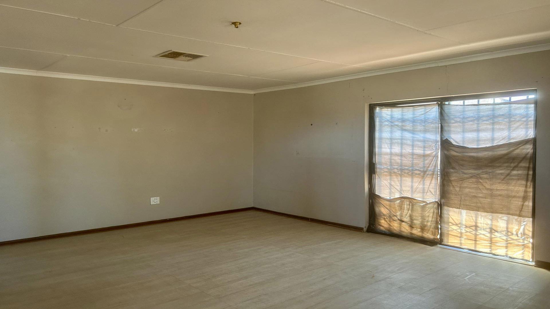 Lounges of property in Morning Glory