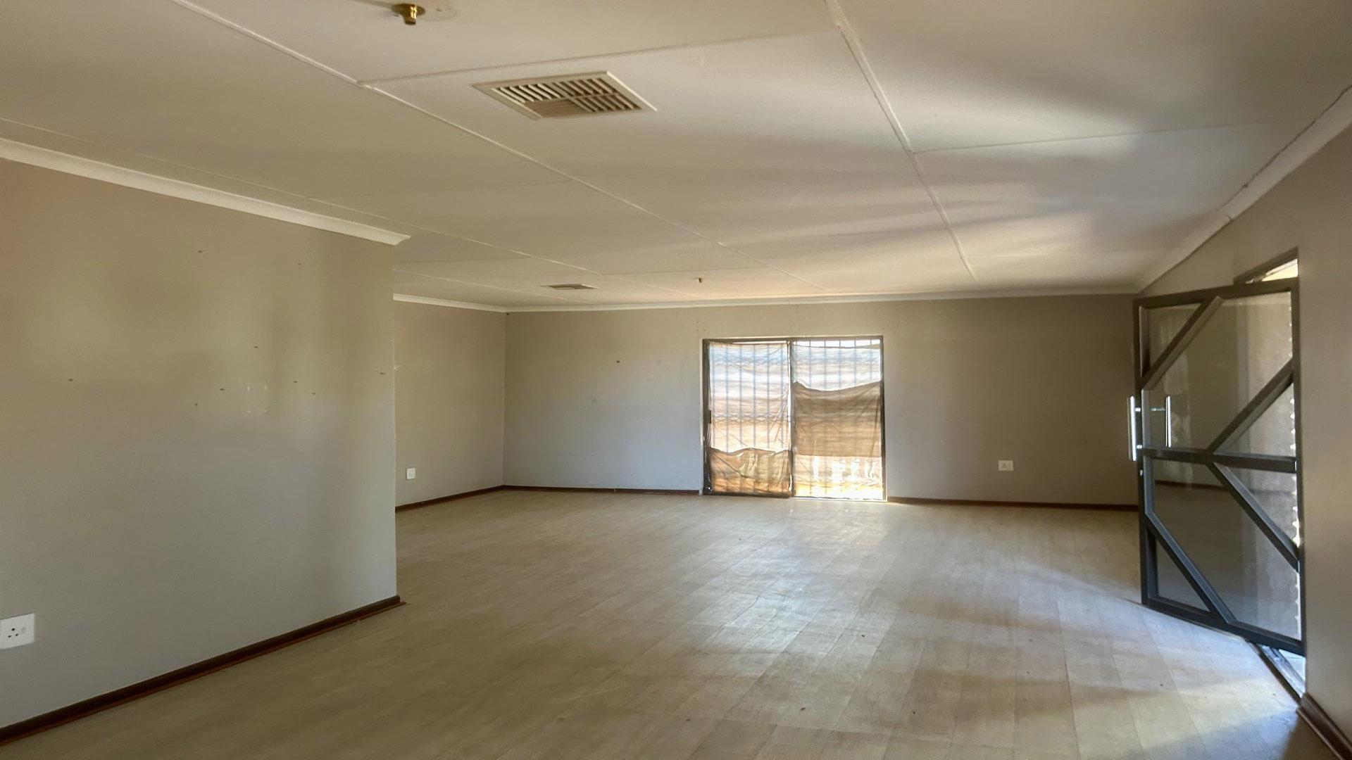 Lounges of property in Morning Glory