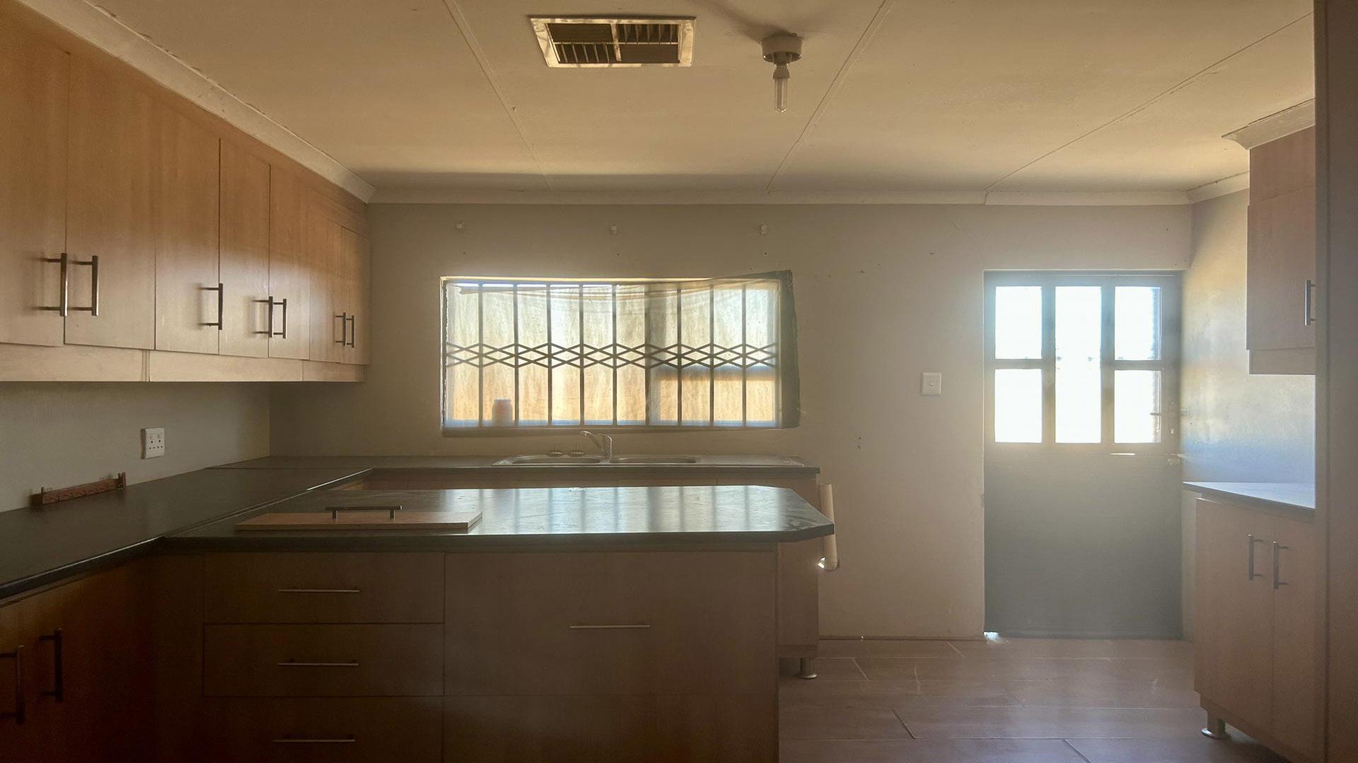 Kitchen of property in Morning Glory