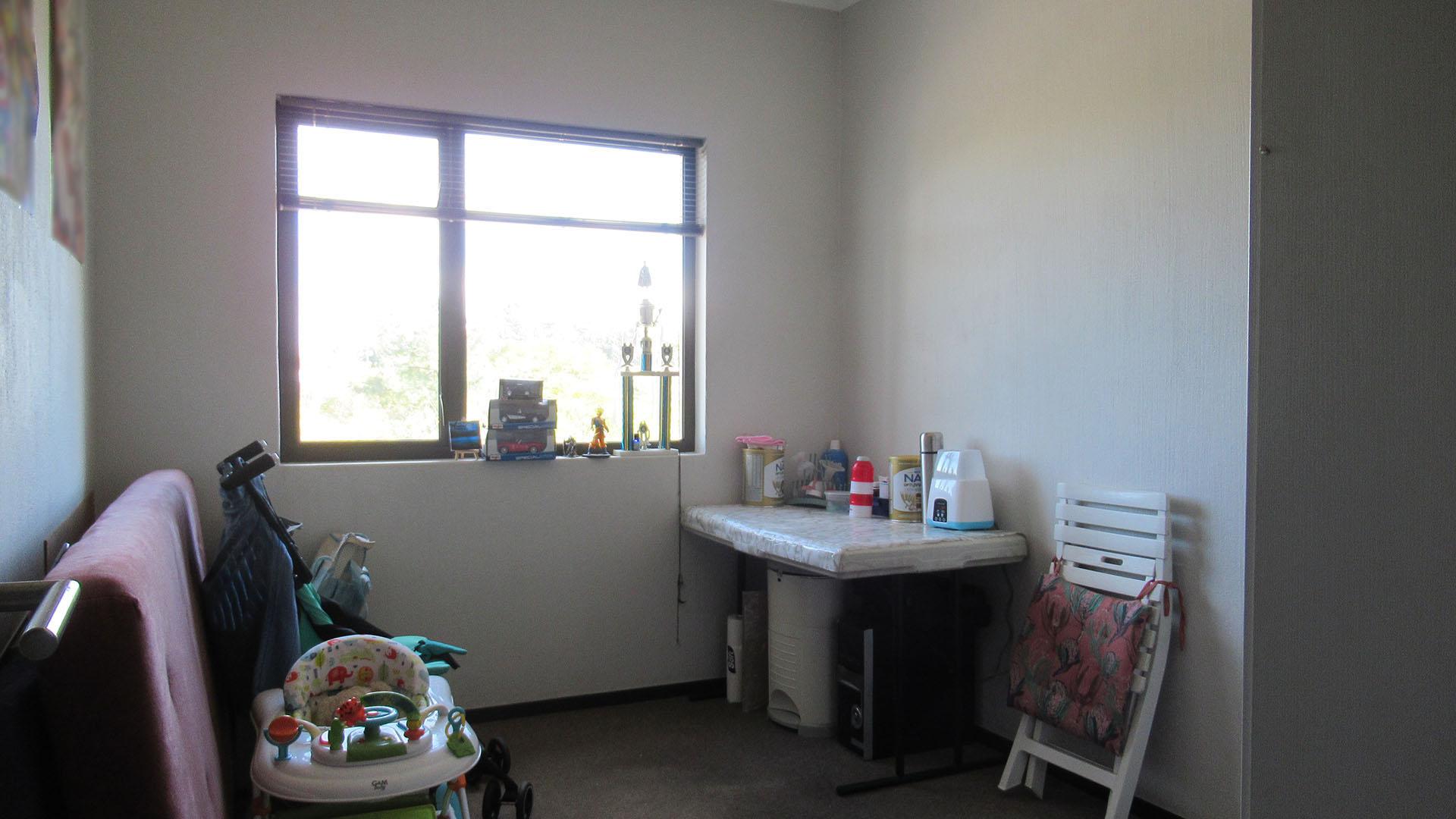 Bed Room 1 - 10 square meters of property in Broadacres
