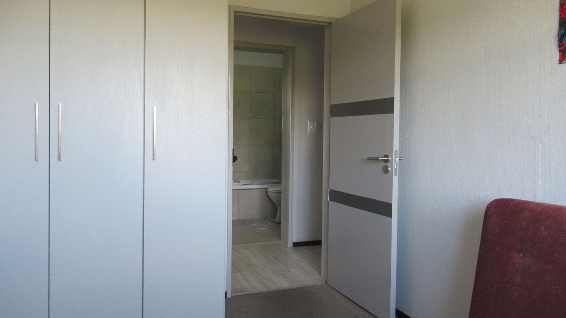 Bed Room 1 - 10 square meters of property in Broadacres
