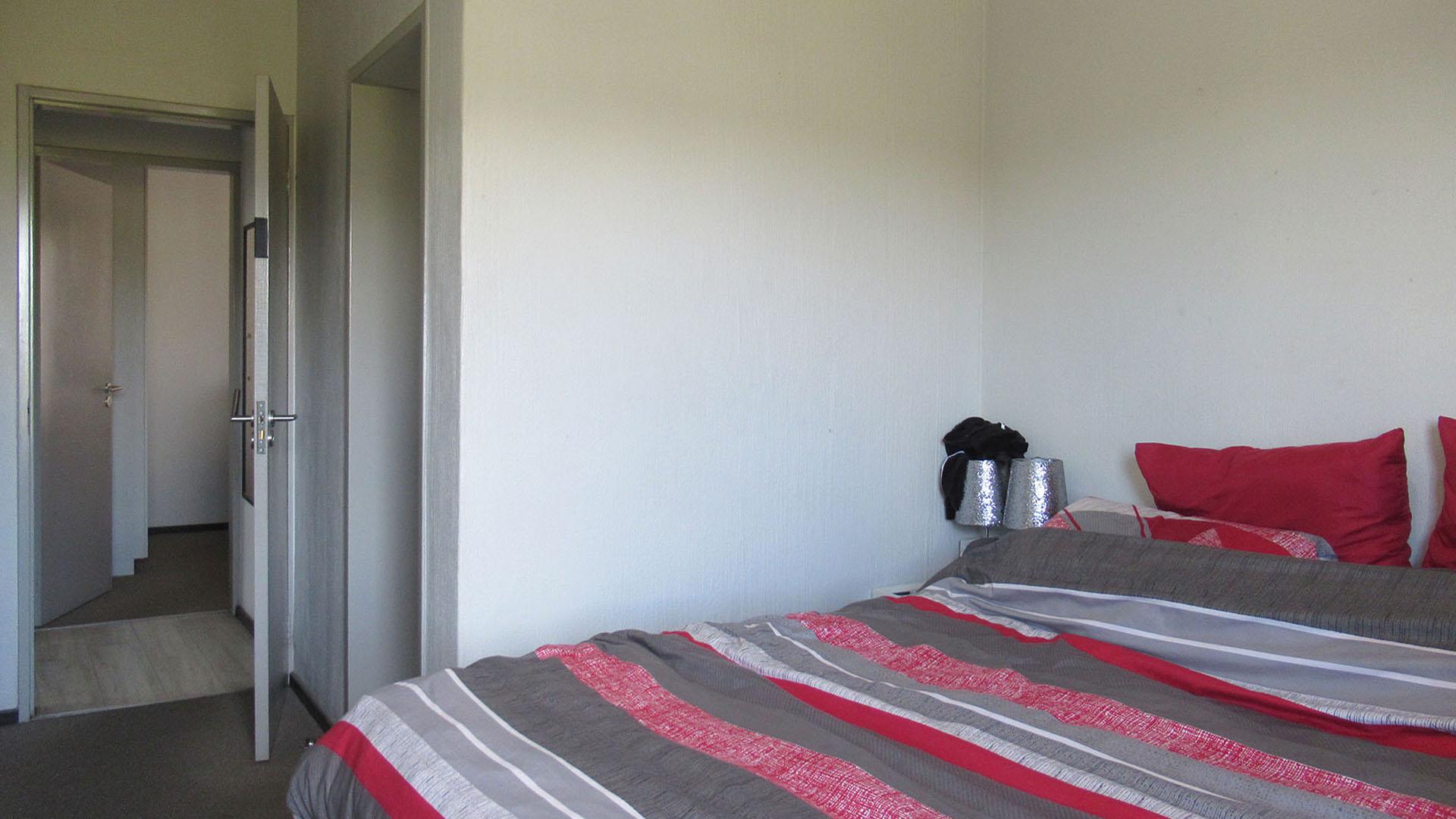 Main Bedroom - 15 square meters of property in Broadacres