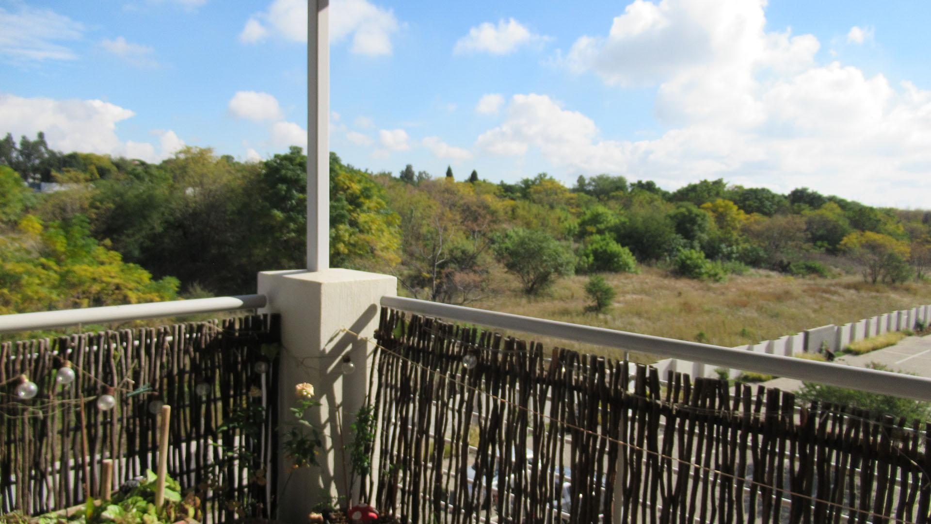 Balcony - 6 square meters of property in Broadacres