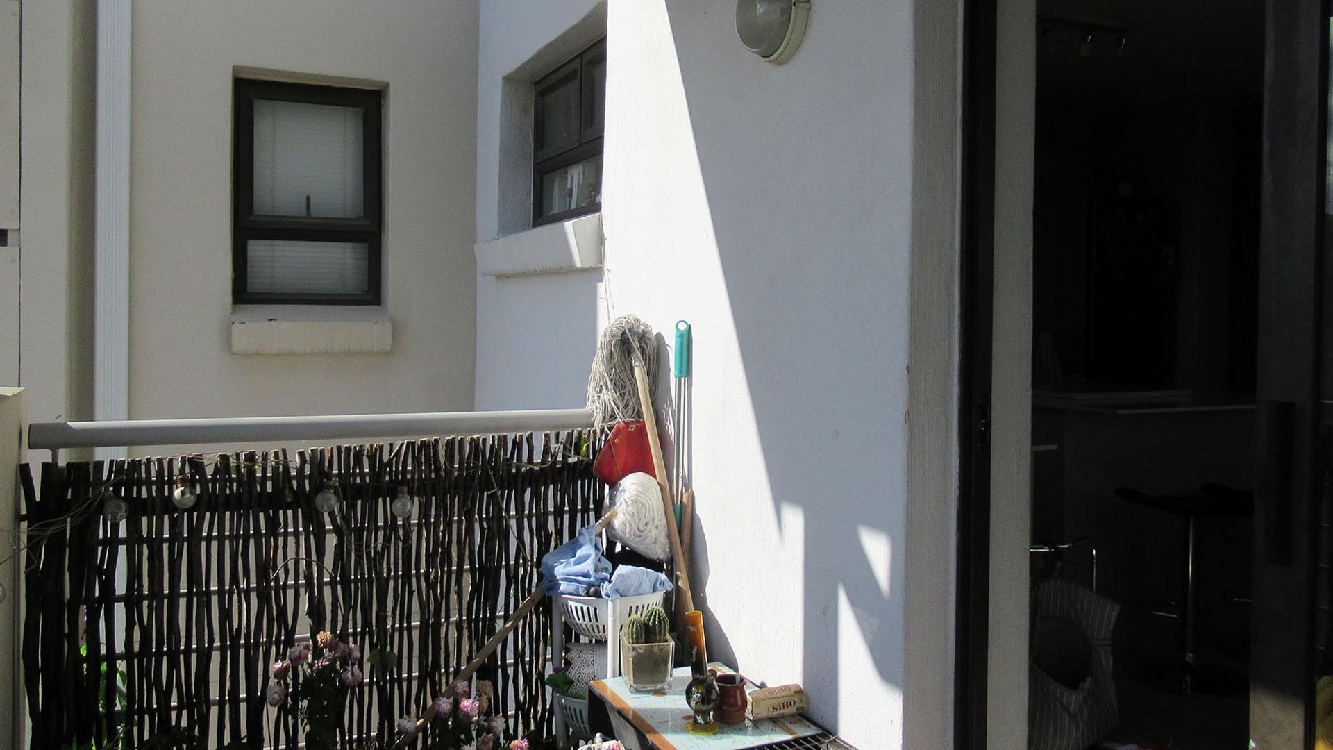 Balcony - 6 square meters of property in Broadacres
