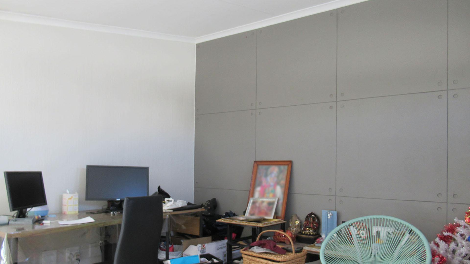 Study - 11 square meters of property in Broadacres
