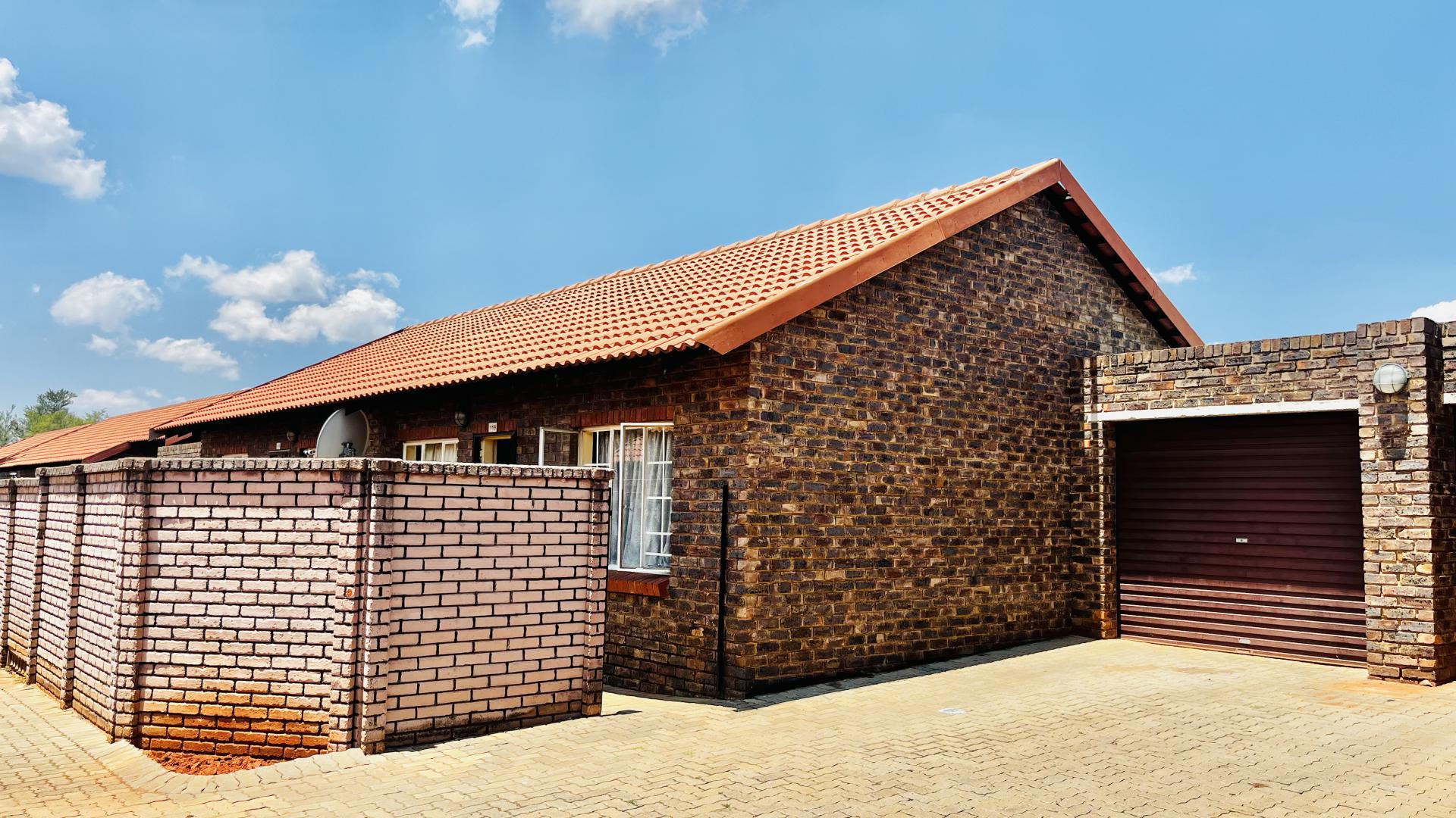 Front View of property in The Orchards