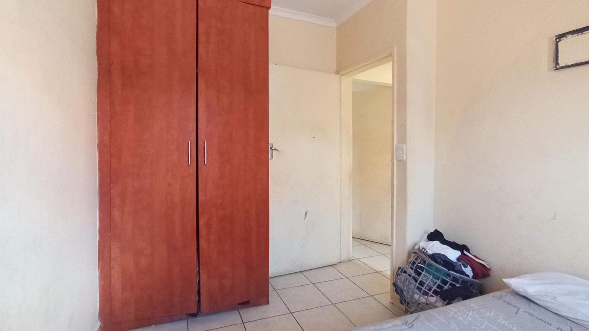 Bed Room 1 - 9 square meters of property in The Orchards