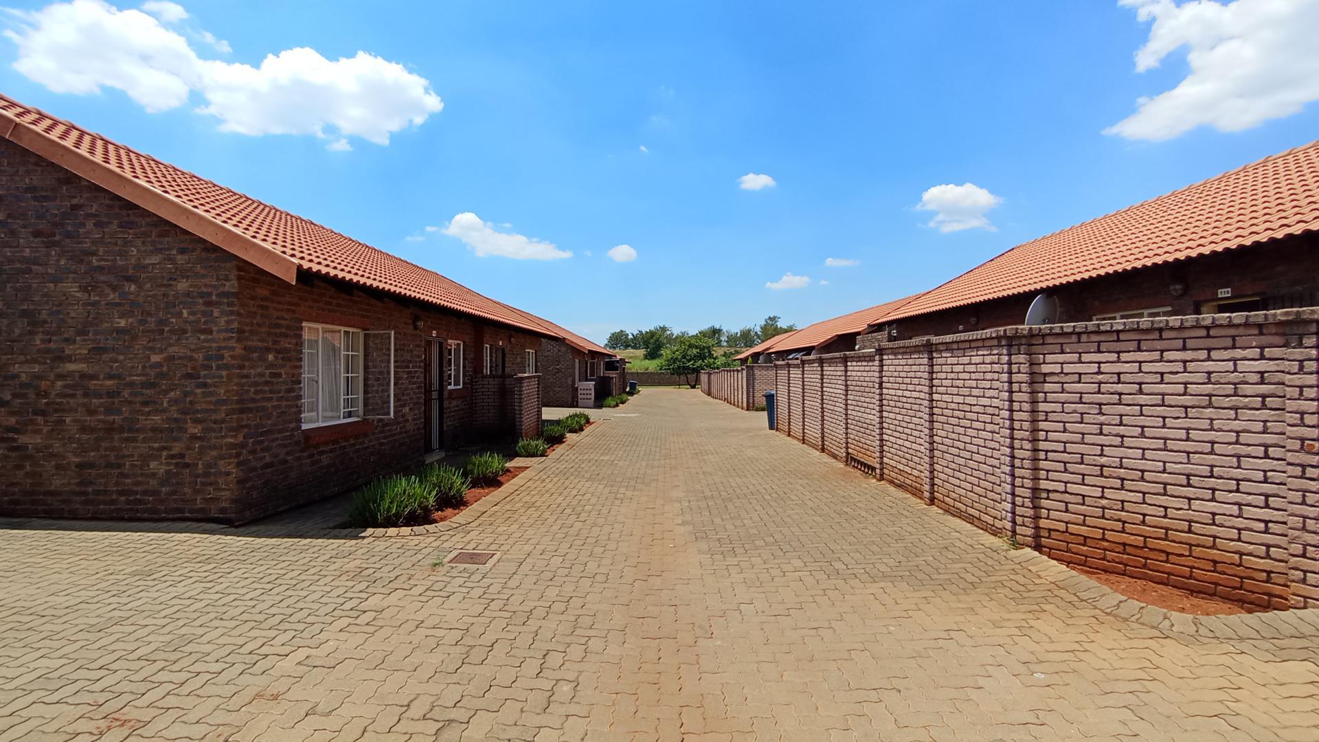 Front View of property in The Orchards