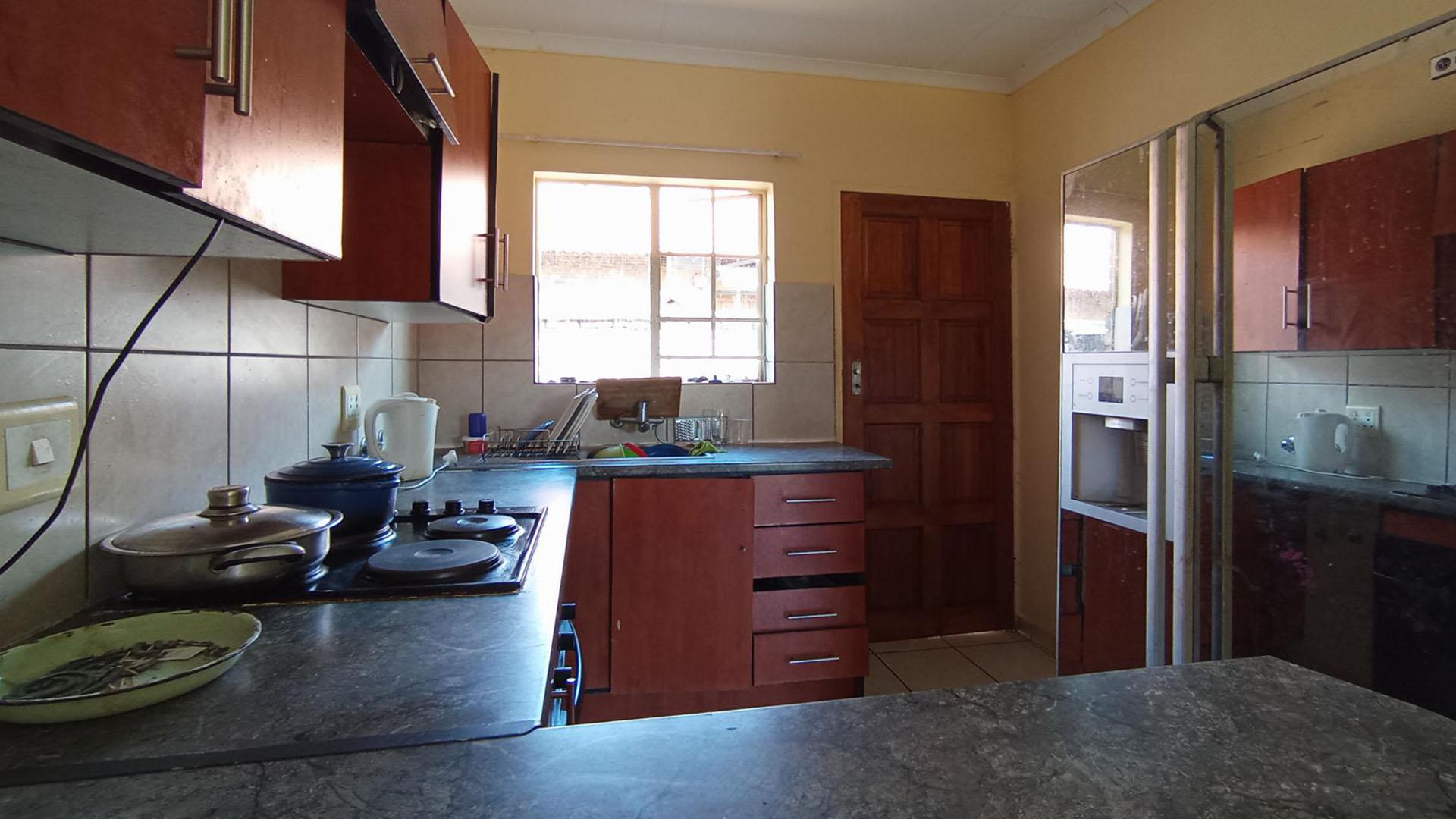 Kitchen - 7 square meters of property in The Orchards